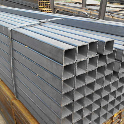 Көшеде аяқтарын жайып жүрген жалаңаш келіндердің суреттері